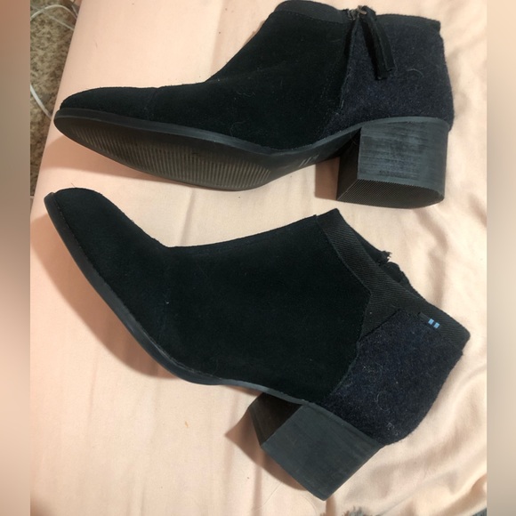 Black Toms block heel ankle boots, size 6.5 - Picture 2 of 5